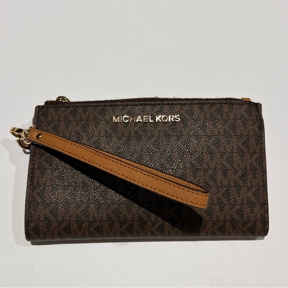 NWOT Michael Kors Women's Jet Set Travel Signature Logo Smartphone Wallet Brown - Picture 1 of 4